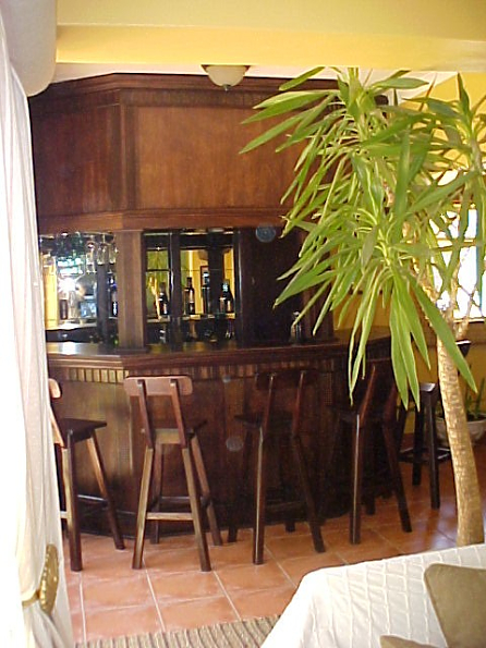 BAR-CHARLES