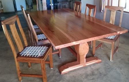 FARMHOUSE-DINING-CHAIRS-Riempies-CATALAN-TABLE