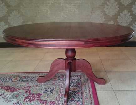 NERO-ROUND-TABLE