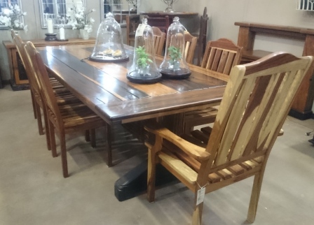 SLEEPER TABLE & JEAN THOMAS DINING CHAIRS