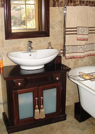 Bathroom-Cabinet-Tanya-crop