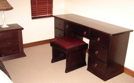 BEVERLY-DRESSING-TABLE