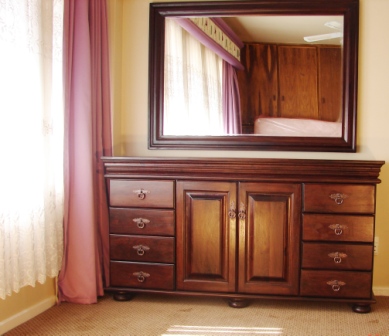 CROWN-DRESSING-TABLE