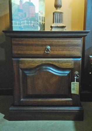 GABLE-PEDESTAL