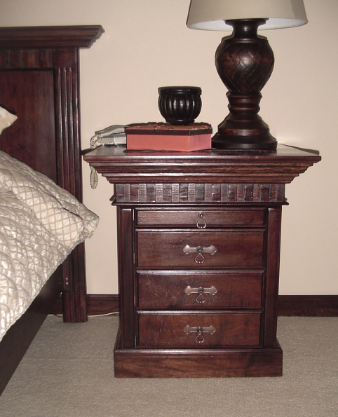 LOOTS-PEDESTAL