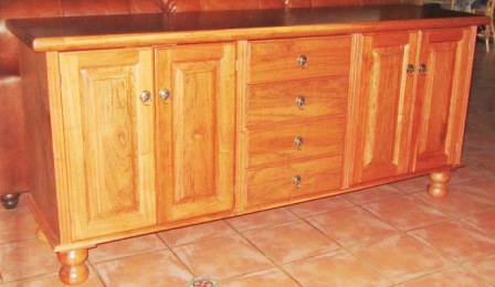 HENNING-BUFFET-Ball-Feet-small