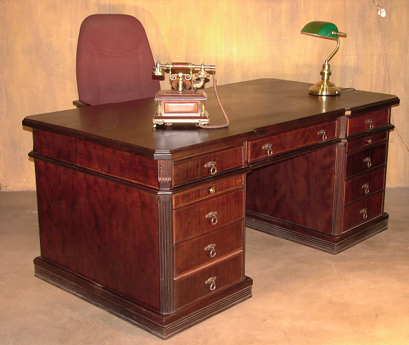 EXECUTIVE-PARTNERS-DESK-(2)