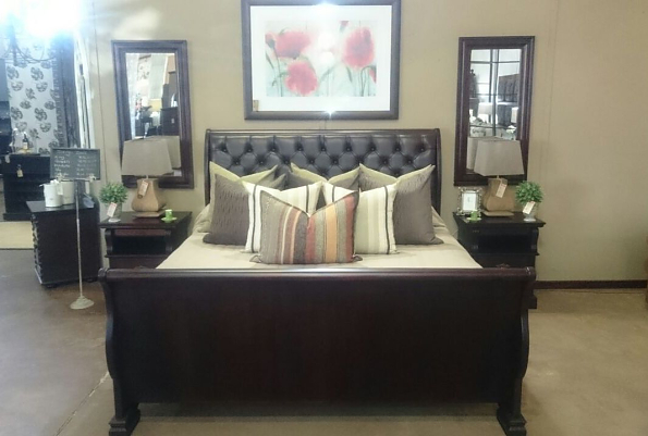 SLEIGH-BED-Leather-upholstered-