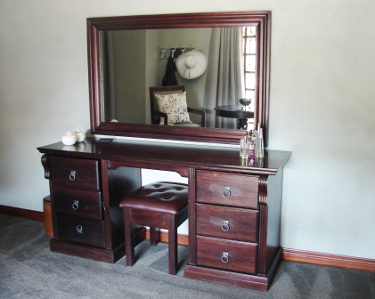 CILLIERS-DRESSING-TABLE