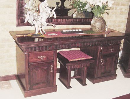 LOOTS-DRESSING-TABLE